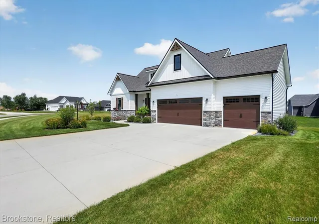 Photo 3 of Sale Pending at 9830 Loretta Ln, South Lyon, MI 48178 | MLS# 61012318 | Listing updated on 2026-08-16