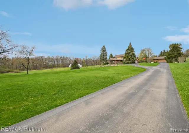 Homes for sale in Milford, MI | 555 Crawford Farm Ln, Milford, MI 48381 | MLS# 60986192