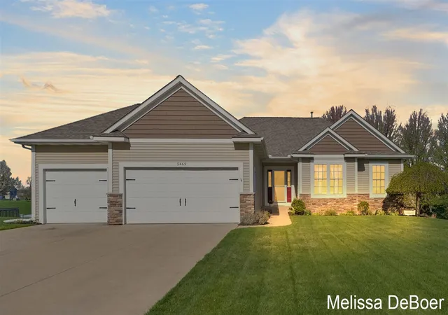 2nd image of 5469 Stevendale Dr, Hudsonville, MI 49426 | MLS# 70526604