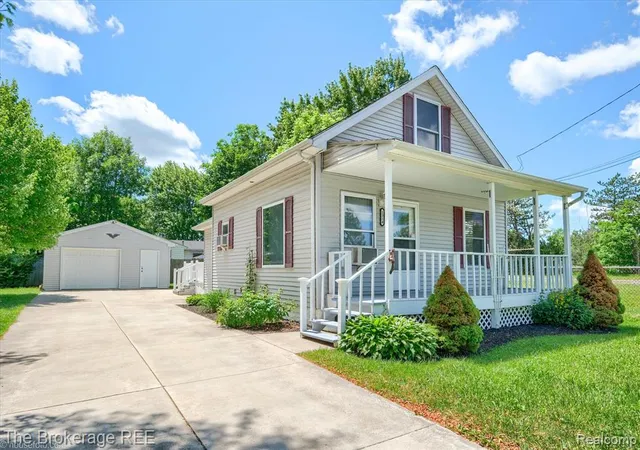 Homes for sale in Burton, MI | 1314 Carman St, Burton, MI 48529 | MLS# 61002364