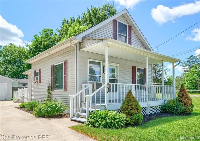 Homes for sale in Burton, MI | 1314 Carman St, Burton, MI 48529 | MLS# 61002364