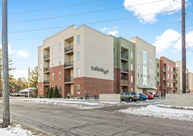 2nd image of 630 S Garfield Ave, Traverse City, MI 49686