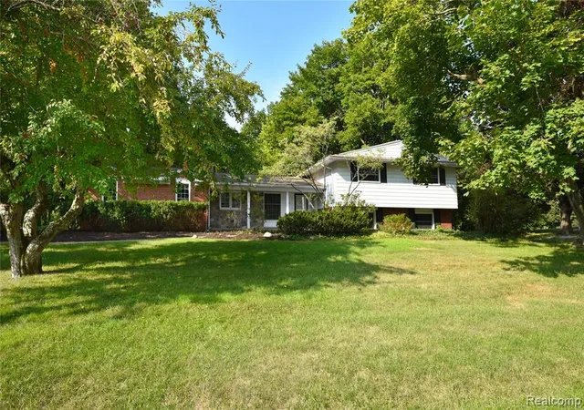 1st image of 872 Dursley Rd, Bloomfield Hills, MI 48304 2010 | MLS# 61023956