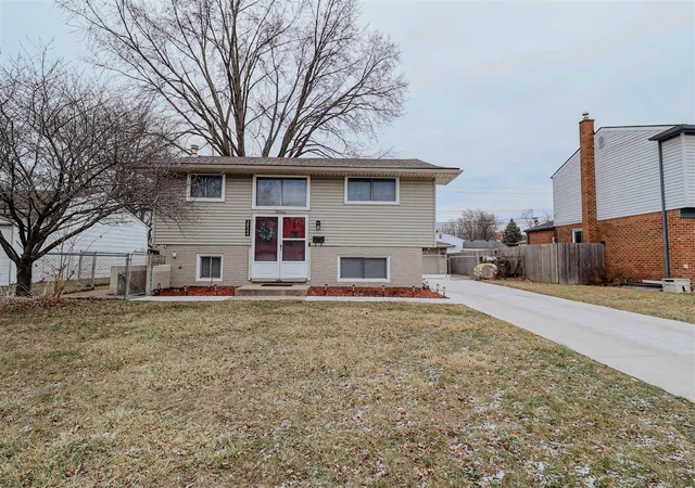2nd image of 38544 Trafalgar Wy, Sterling Heights, MI 48312 | MLS# 70514458