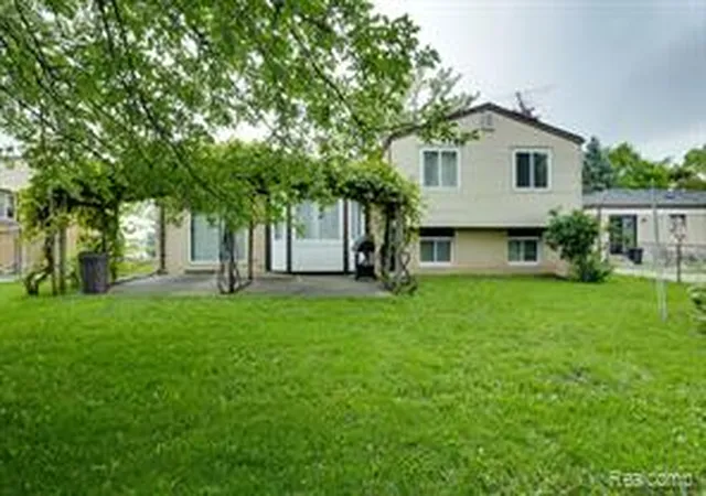 Homes for sale in Sterling Heights, MI | 40042 Stimpson Dr, Sterling Heights, MI 48310 | MLS# 61009122