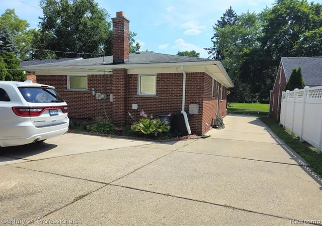 Photo 3 of Sale Pending at 3964 Grindley Park St, Dearborn Heights, MI 48125 2220 | MLS# 61006780 | Listing updated on 2026-09-01