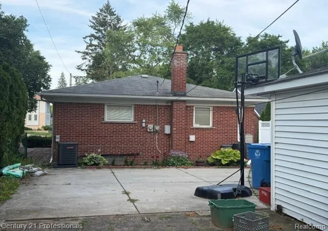Photo 3 of Sale Pending at 3964 Grindley Park St, Dearborn Heights, MI 48125 2220 | MLS# 61006780 | Listing updated on 2026-09-01