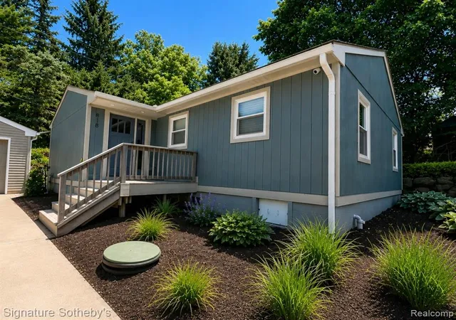1st image of 818 N Main St, Milford, MI 48381 | MLS# 61023245