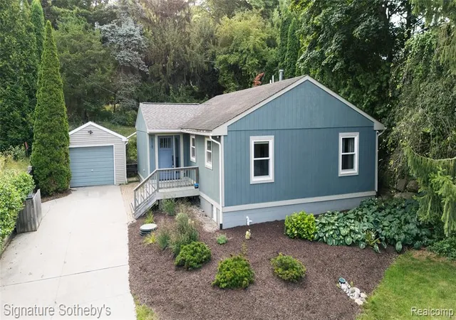 3rd image of 818 N Main St, Milford, MI 48381 | MLS# 61023245