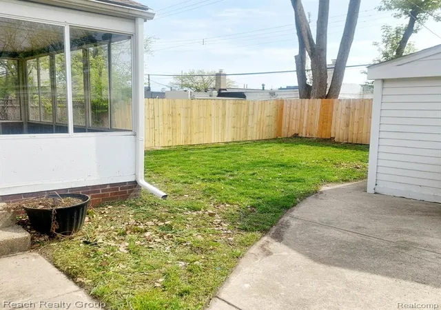 3rd image of 18076 Washburn St, Detroit, MI 48221 | MLS# 60988535