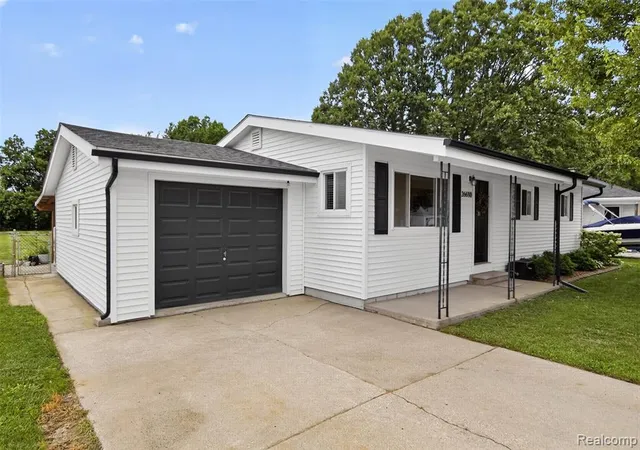 4th image of 26680 Emma Ave, Flat Rock, MI 48134 | MLS# 61023014
