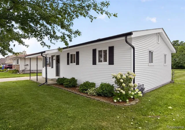 5th image of 26680 Emma Ave, Flat Rock, MI 48134 | MLS# 61023014