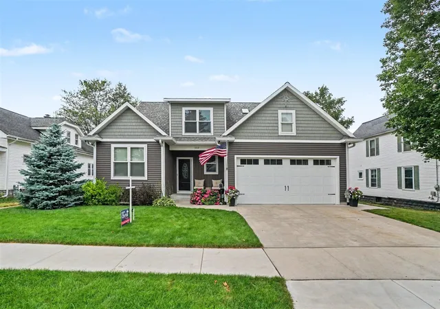 2nd image of 223 Prospect St, Spring Lake, MI 49456 | MLS# 70548851
