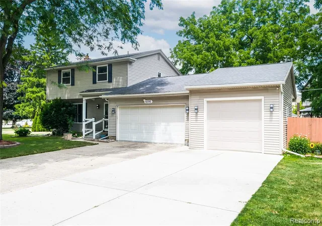 Homes for sale in Grand Blanc, MI | 4191 Knollwood Dr, Grand Blanc, MI 48439 | MLS# 61007959