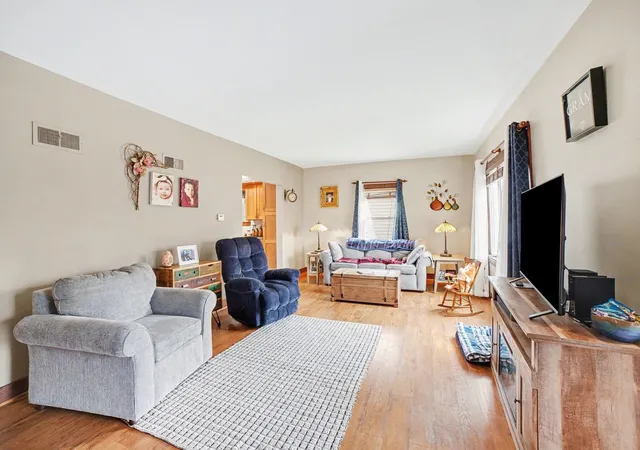 3rd image of 214/216 N Pine St, Saint Louis, MI 48880 | MLS# 80066542