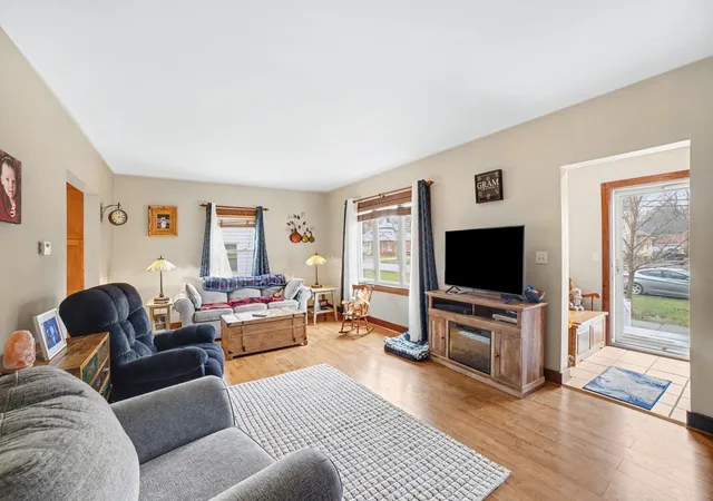 4th image of 214/216 N Pine St, Saint Louis, MI 48880 | MLS# 80066542
