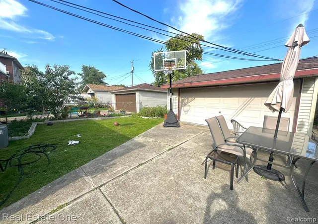 Photo 2 of Sale Pending at 6934 Coleman St, Dearborn, MI 48126 | MLS# 60357748 | Listing updated on 2025-06-20