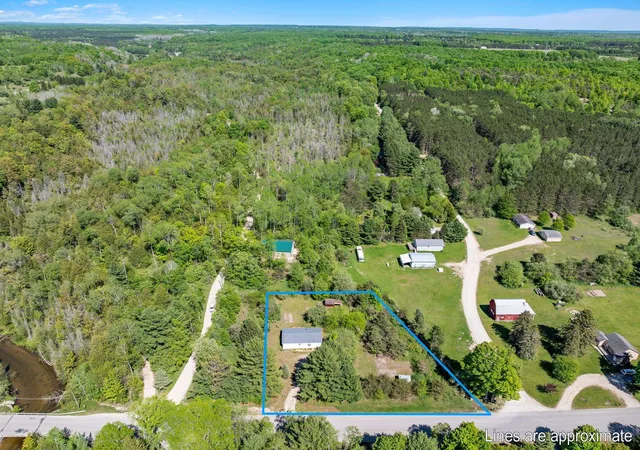 Homes for sale in Beulah, MI | 1741 N Haze Rd, Beulah, MI 49617 | MLS# 80069088