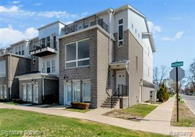 Homes for sale in Ferndale, MI | 390 Hilton Rd, Ferndale, MI 48220 | MLS# 61009713