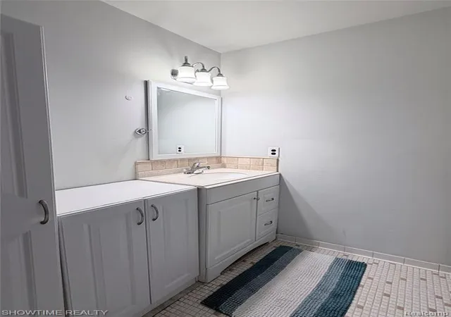 2nd image of 29117 Hayes Rd, Warren, MI 48088