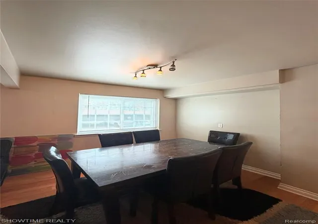 5th image of 29117 Hayes Rd #3, Warren, MI 48088 | MLS# 61010309