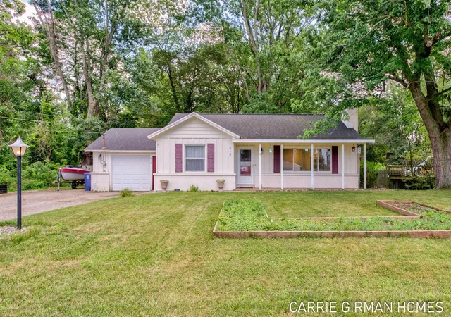 Photo 1 of Single family home for sale at 918 Paw Paw Dr, Holland, MI 49423 | MLS# 70553113 | Listing updated on 2026-09-01