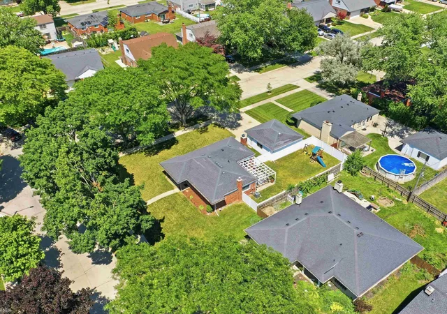 3rd image of 35806 Impala Dr, Sterling Heights, MI 48312 | MLS# 50214104
