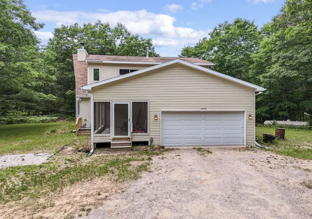 Homes for sale in Interlochen, MI | 9650 Silny Rd, Interlochen, MI 49643 | MLS# 80070725