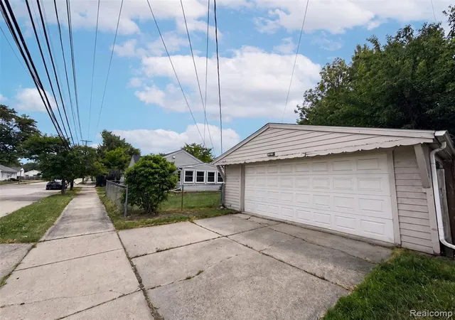 15th image of 26375 Normandy St, Roseville, MI 48066 | MLS# 61016555