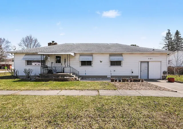 Homes for sale in Pinconning, MI | 701 Rhodes St, Pinconning, MI 48650 | MLS# 50214251