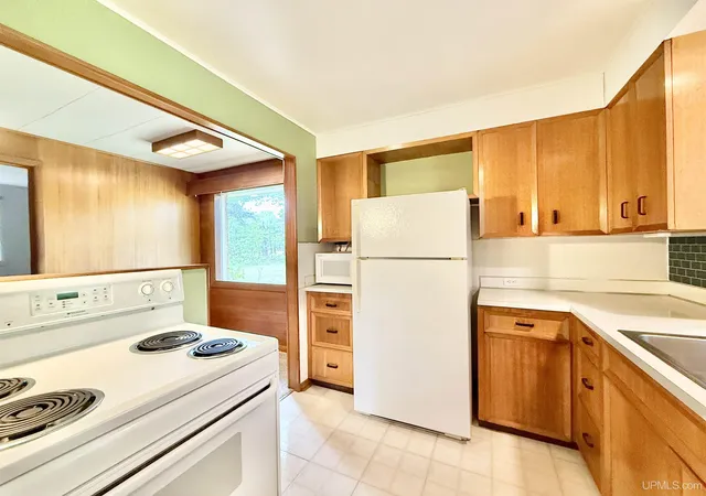 3rd image of 5328 12Th Rd, Escanaba, MI 49829 | MLS# 50219515