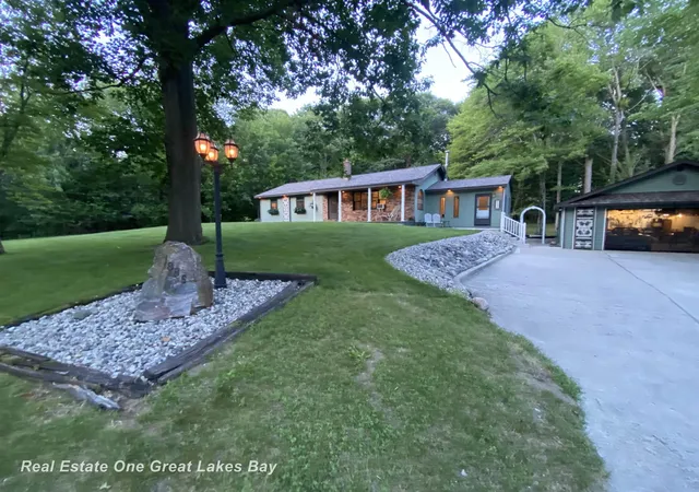 Homes for sale in Hemlock, MI | 1885 S Erskine Rd, Hemlock, MI 48626 | MLS# 50214532