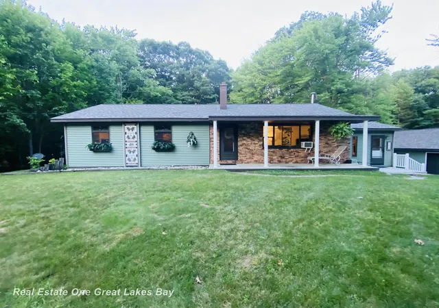 Homes for sale in Hemlock, MI | 1885 S Erskine Rd, Hemlock, MI 48626 | MLS# 50214532