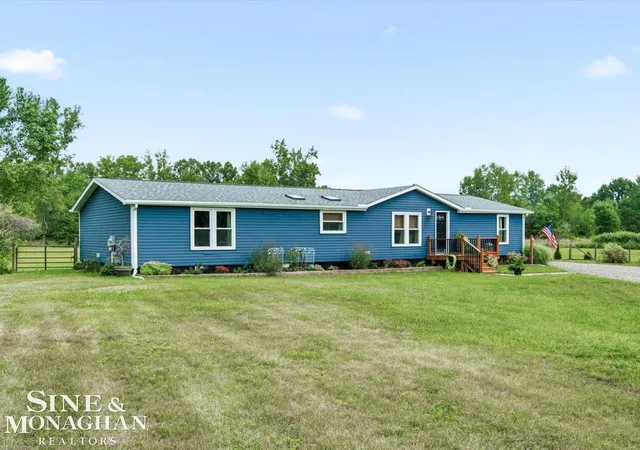 Photo 3 of Sale Pending at 9558 Arnold Rd, Fair Haven, MI 48023 | MLS# 50219319 | Listing updated on 2026-08-27