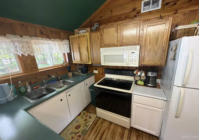 Photo 3 of Single family home for sale at 410 Lake Forest Dr, Skandia, MI 49885 | MLS# 50215906 | Listing updated on 2026-09-09