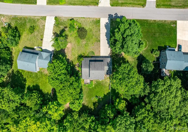 4th image of 1909 Robindale Dr, Houghton, MI 49931 | MLS# 50213911
