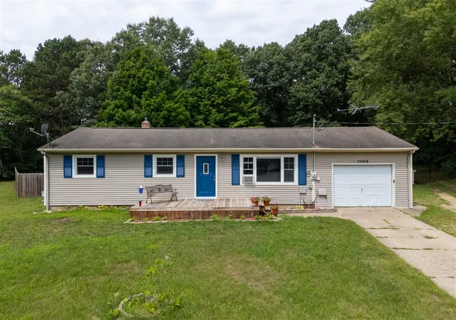 Photo 1 of Sale Pending at 55478 Giddings Ct, Mattawan, MI 49071 | MLS# 70553887 | Listing updated on 2026-08-23