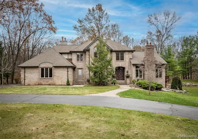 Single family home for sale at 561 Valley Dr, Milford, MI 48381 | MLS# 60352688 | Listing updated on 2025-05-23