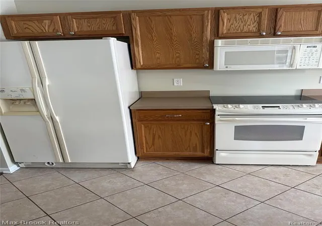 Homes for sale in Auburn Hills, MI | 302 N Vista, Auburn Hills, MI 48326 | MLS# 60972457