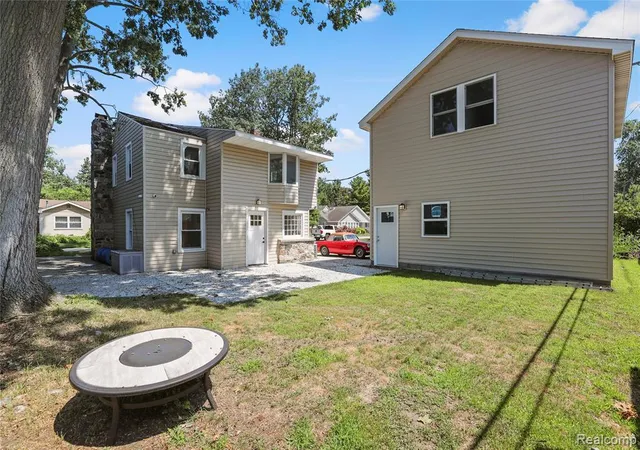4th image of 3051 Elmwood Dr, Fort Gratiot, MI 48059 | MLS# 61007230