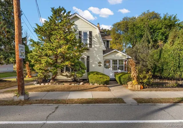 Homes for sale in Warren, MI | 5815 Chicago Rd, Warren, MI 48092 1496 | MLS# 60985371