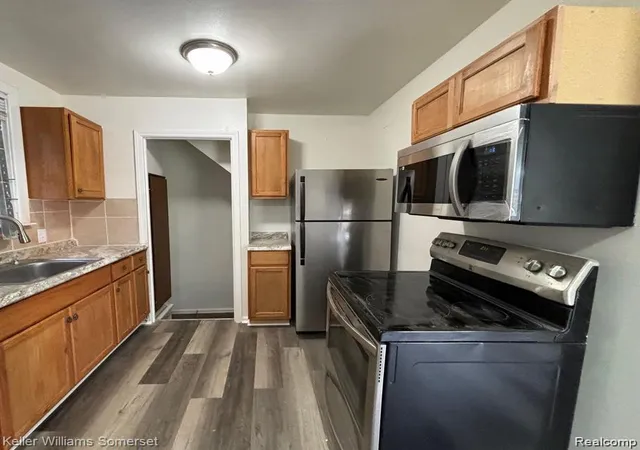 2nd image of 19216 Woodside St, Harper Woods, MI 48225 2120 | MLS# 60988957