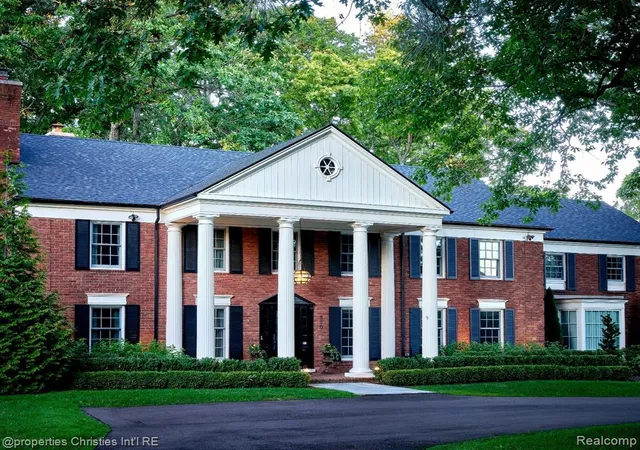 Single family home for sale at 950 E Glengarry Cir, Bloomfield Hills, MI 48301 2211 | MLS# 61024870