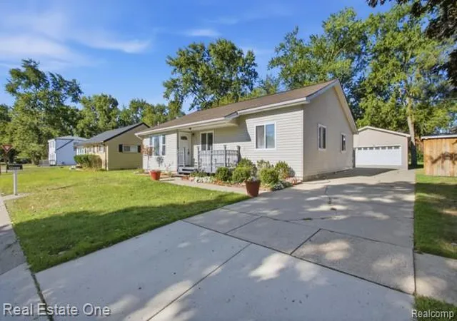 Photo 2 of Single family home for sale at 23031 Colgate St, Farmington Hills, MI 48336 3623 | MLS# 61025021 | Listing updated on 2026-08-30