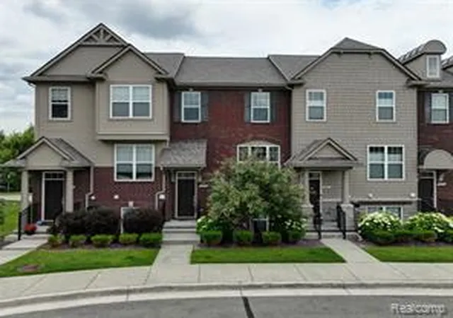 Homes for sale in Rochester, MI | 2817 Hartwick Dr, Rochester, MI 48307 | MLS# 61009225