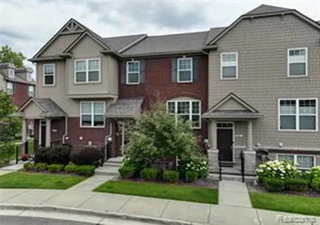 Homes for sale in Rochester, MI | 2817 Hartwick Dr, Rochester, MI 48307 | MLS# 61009225