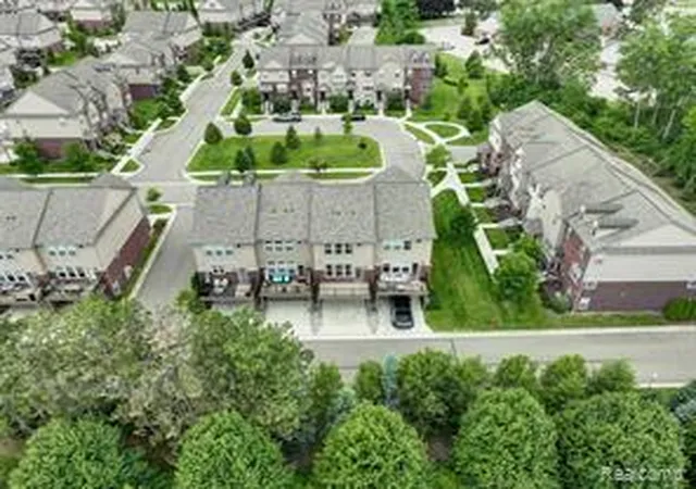 Homes for sale in Rochester, MI | 2817 Hartwick Dr, Rochester, MI 48307 | MLS# 61009225