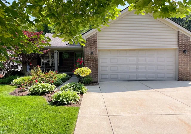 Homes for sale in Pinckney, MI | 2655 Signature Cir, Pinckney, MI 48169 | MLS# 70516490