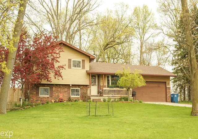 Homes for sale in Essexville, MI | 695 Knodt Rd, Essexville, MI 48732 | MLS# 50206416