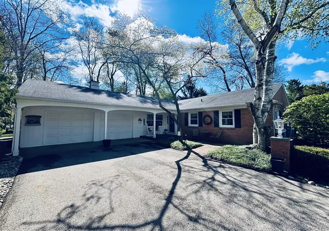 Photo 1 of Sale Pending at 392 Eastmoor Ave, Grand Rapids, MI 49546 | MLS# 70528846 | Listing updated on 2026-05-01